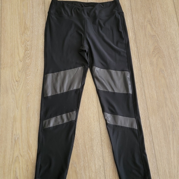 Black leggings size xl - Picture 2 of 2